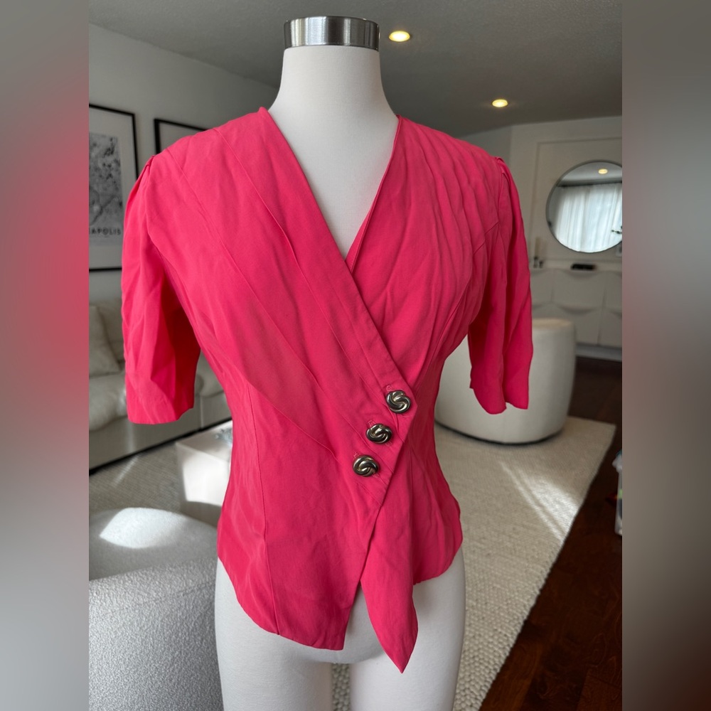 Michael Blair Pink vintage 80s blouse with
3-button closure fashion Top